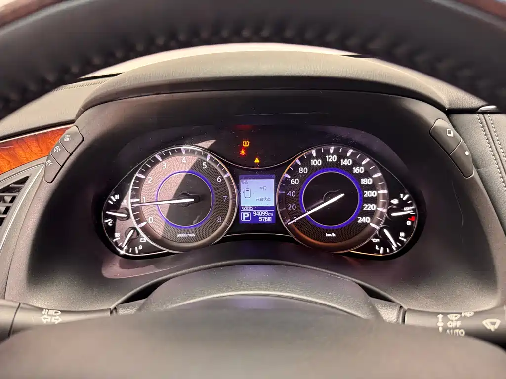 Infiniti QX80 — миниатюра 15