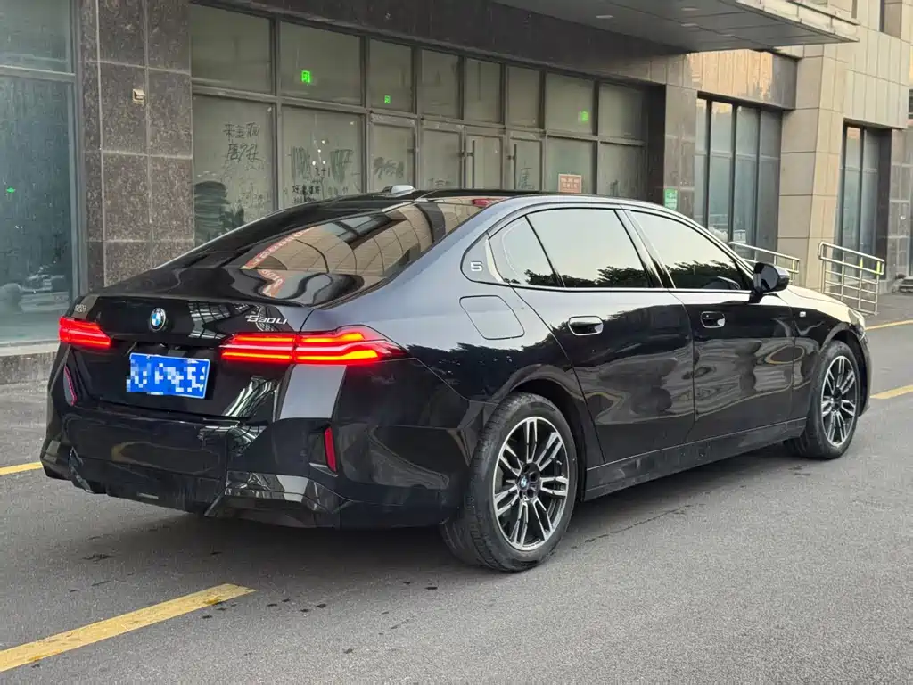 BMW 5 Series — миниатюра 4
