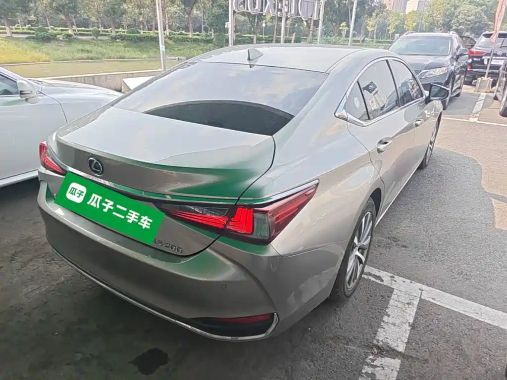 Lexus ES — миниатюра 7