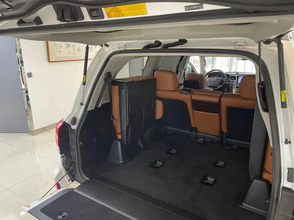 Lexus LX — миниатюра 41