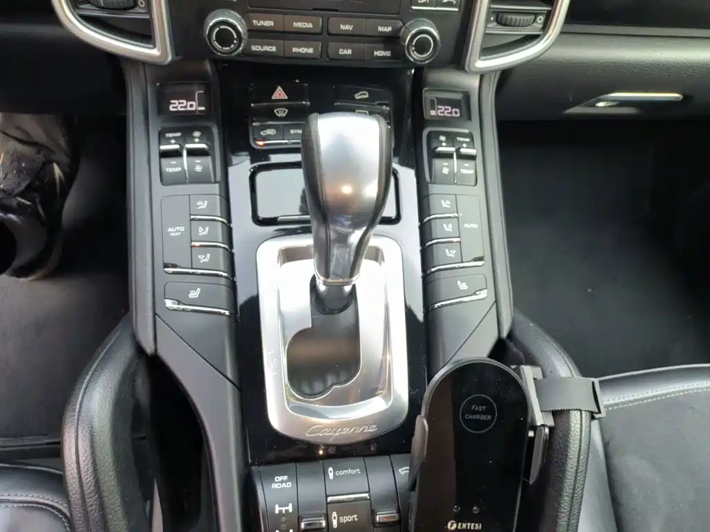 Porsche Cayenne — миниатюра 15