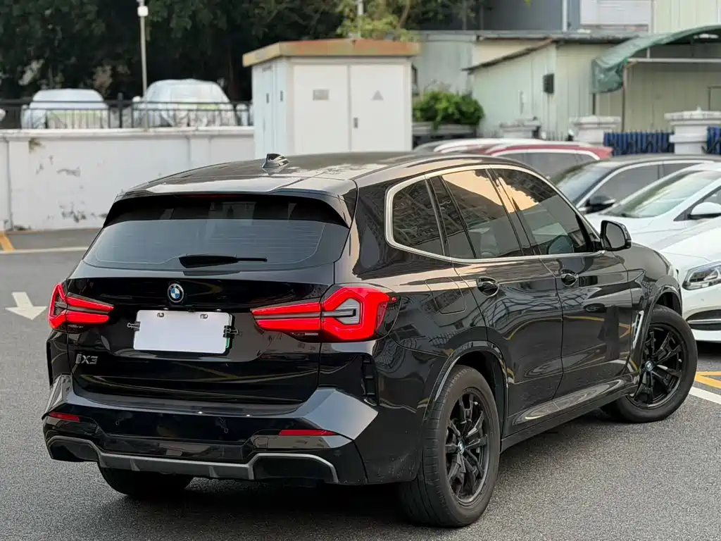 BMW iX3 — миниатюра 9