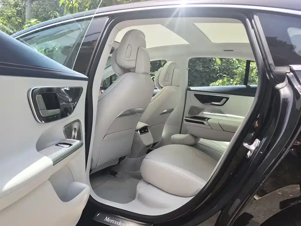 Mercedes-Benz EQE 2025 500 4MATIC Luxury