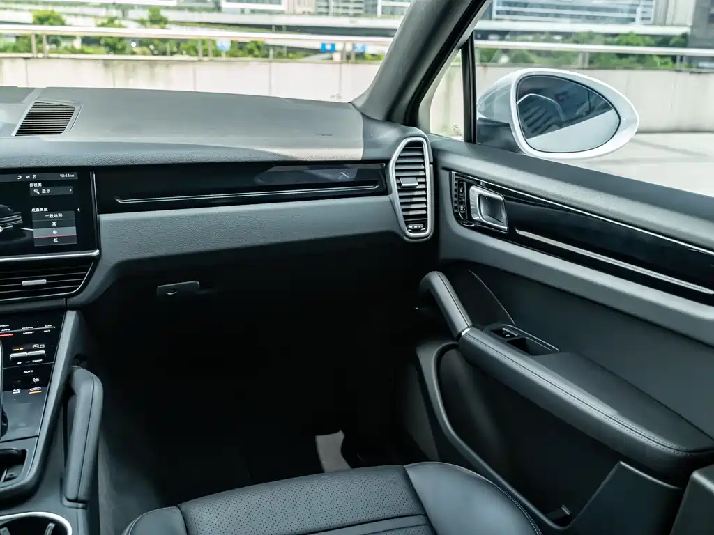 Porsche Cayenne — миниатюра 25