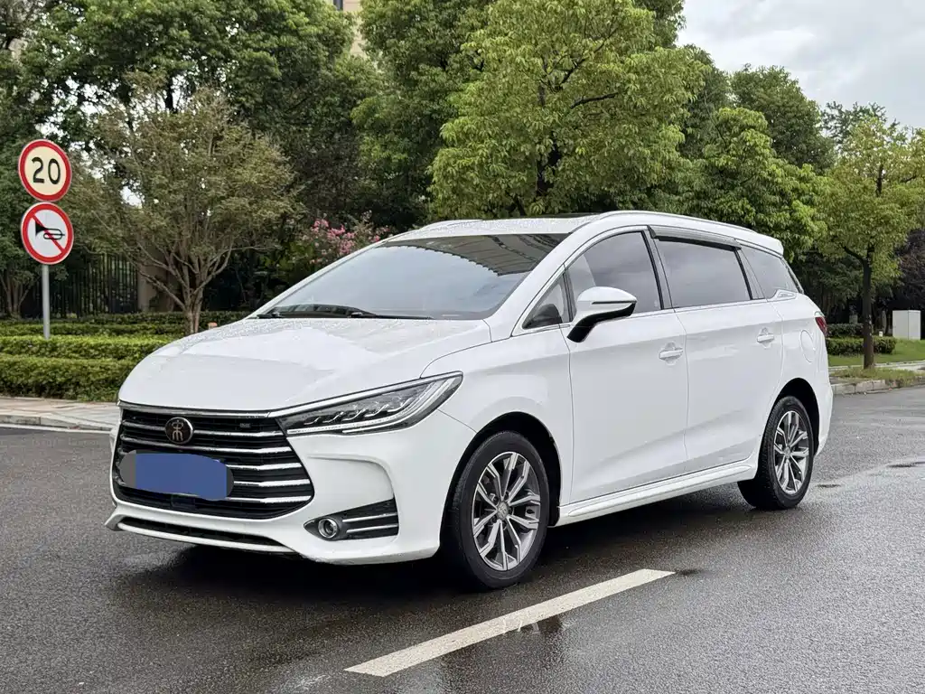 BYD MAX