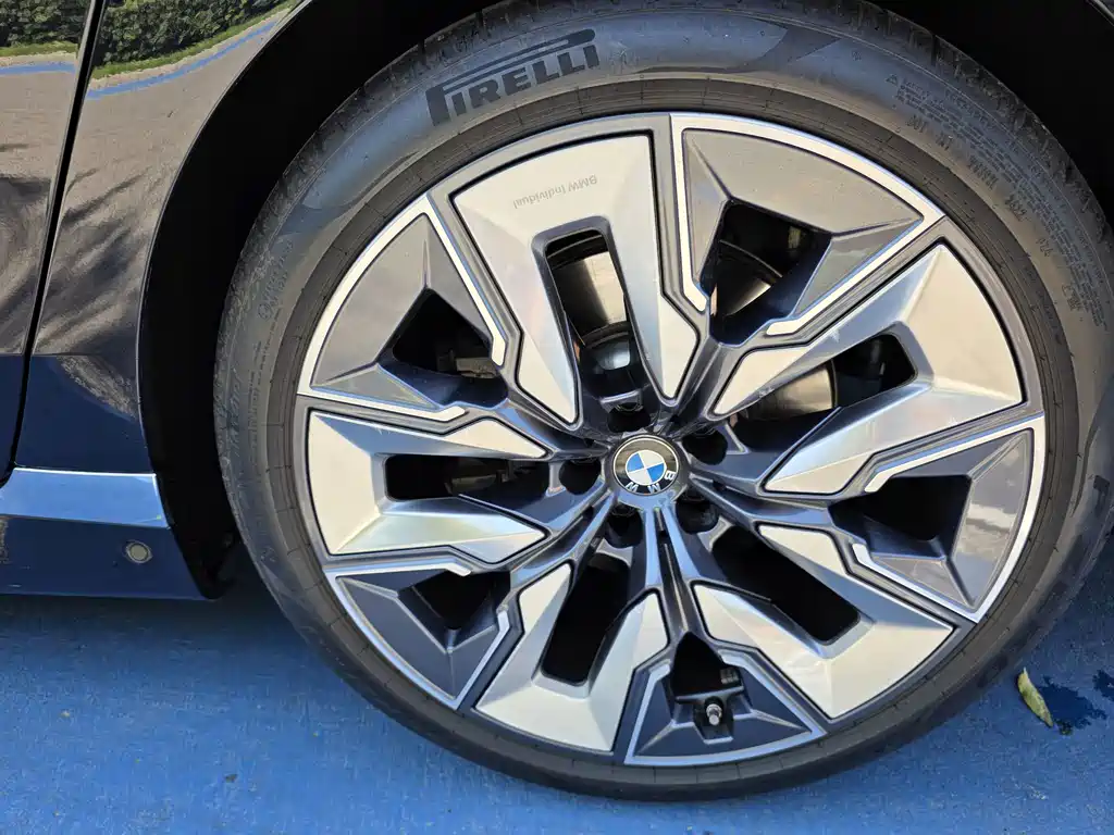 BMW 7 Series — миниатюра 15