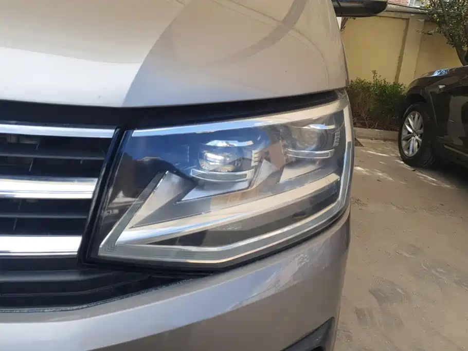 Volkswagen Multivan — миниатюра 5