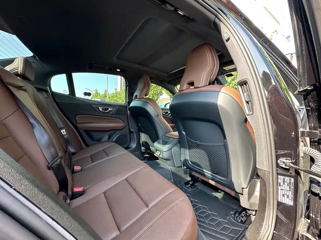 Volvo S60 2025 B4 Luxury