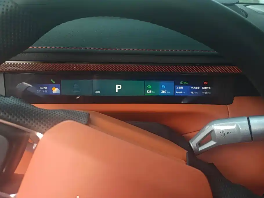 Lynk & Co 900 — миниатюра 13