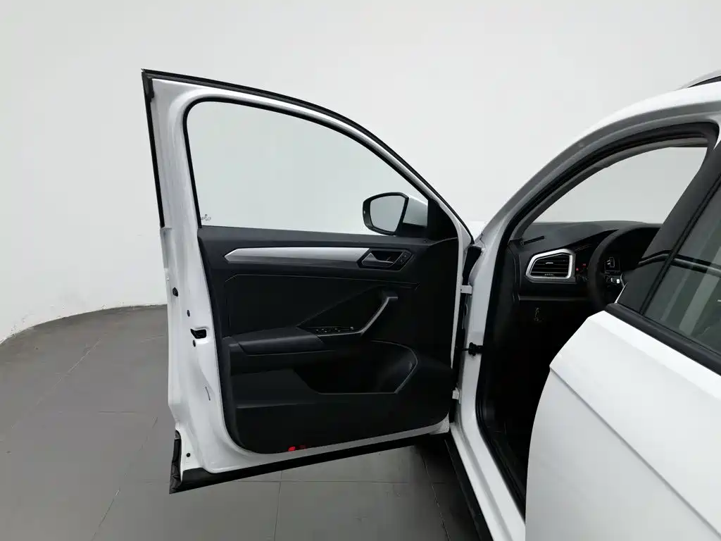 Volkswagen T-Roc — миниатюра 8