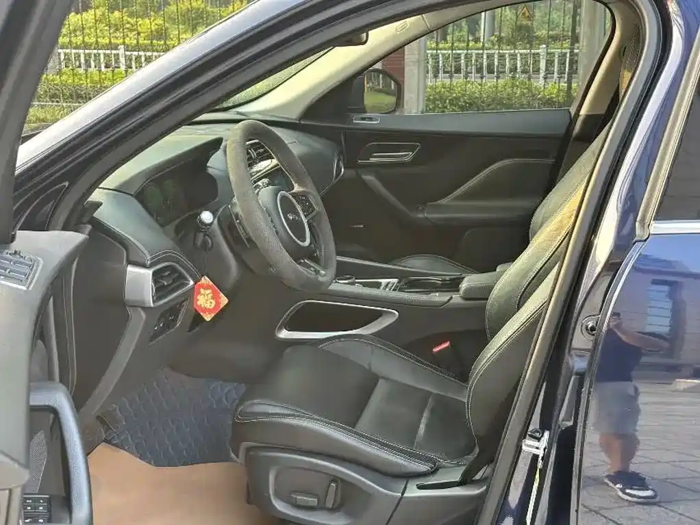 Jaguar F-PACE — миниатюра 4