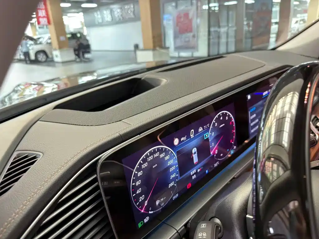 Mercedes-Benz GLS — миниатюра 11