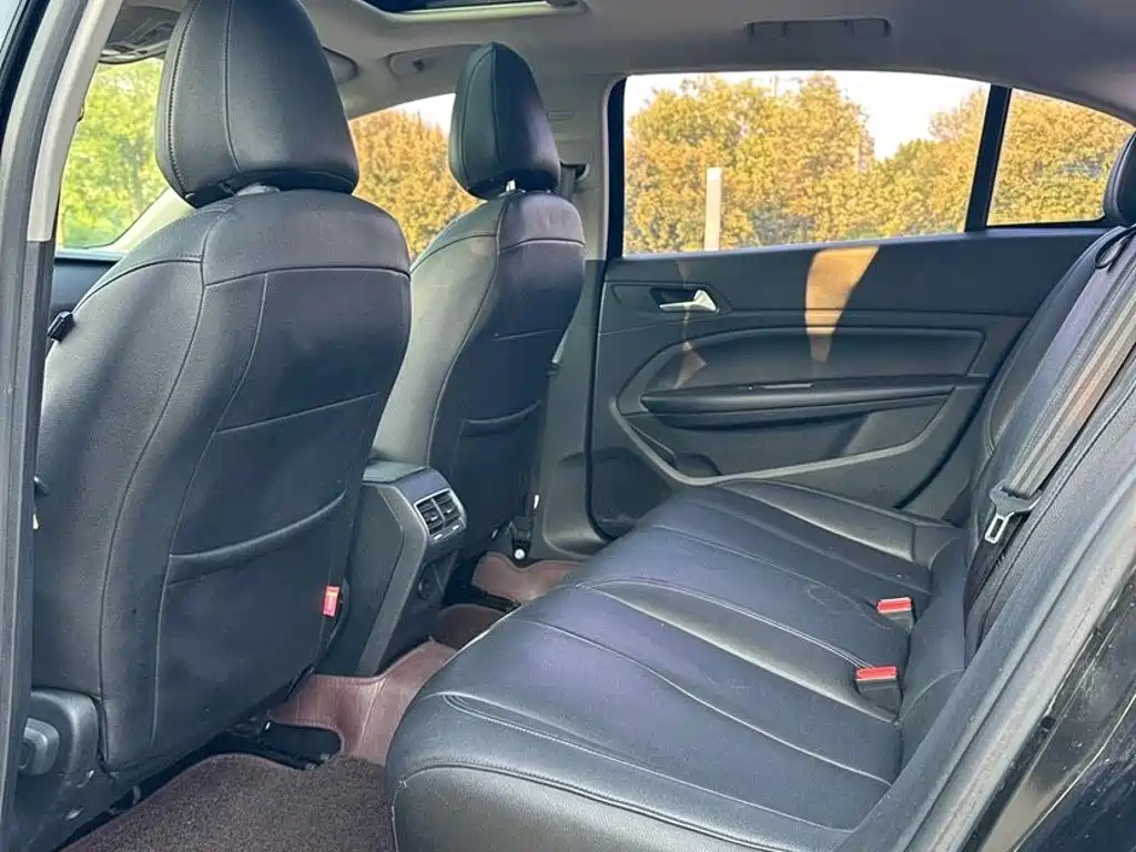 Peugeot 408 — миниатюра 7