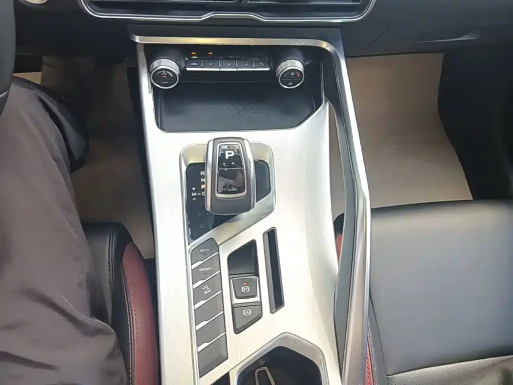 Geely Binyue — миниатюра 14