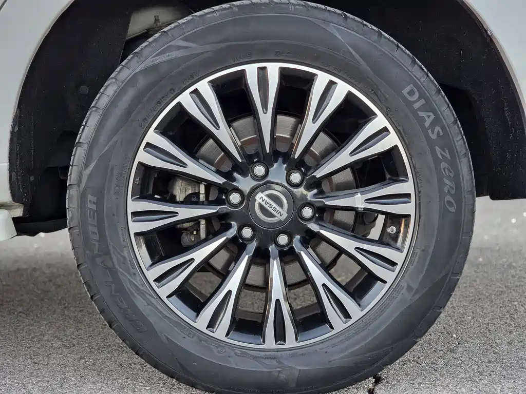 Nissan Patrol — миниатюра 9