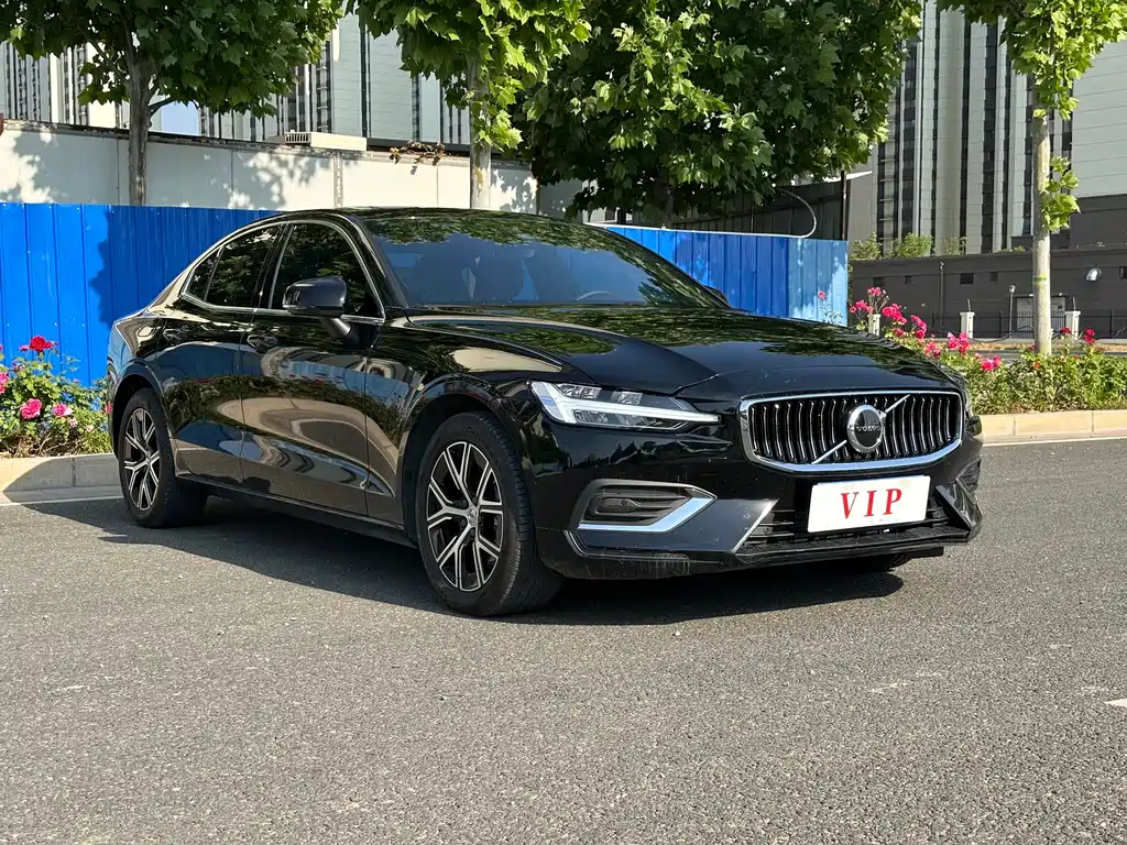 Volvo S60 2025