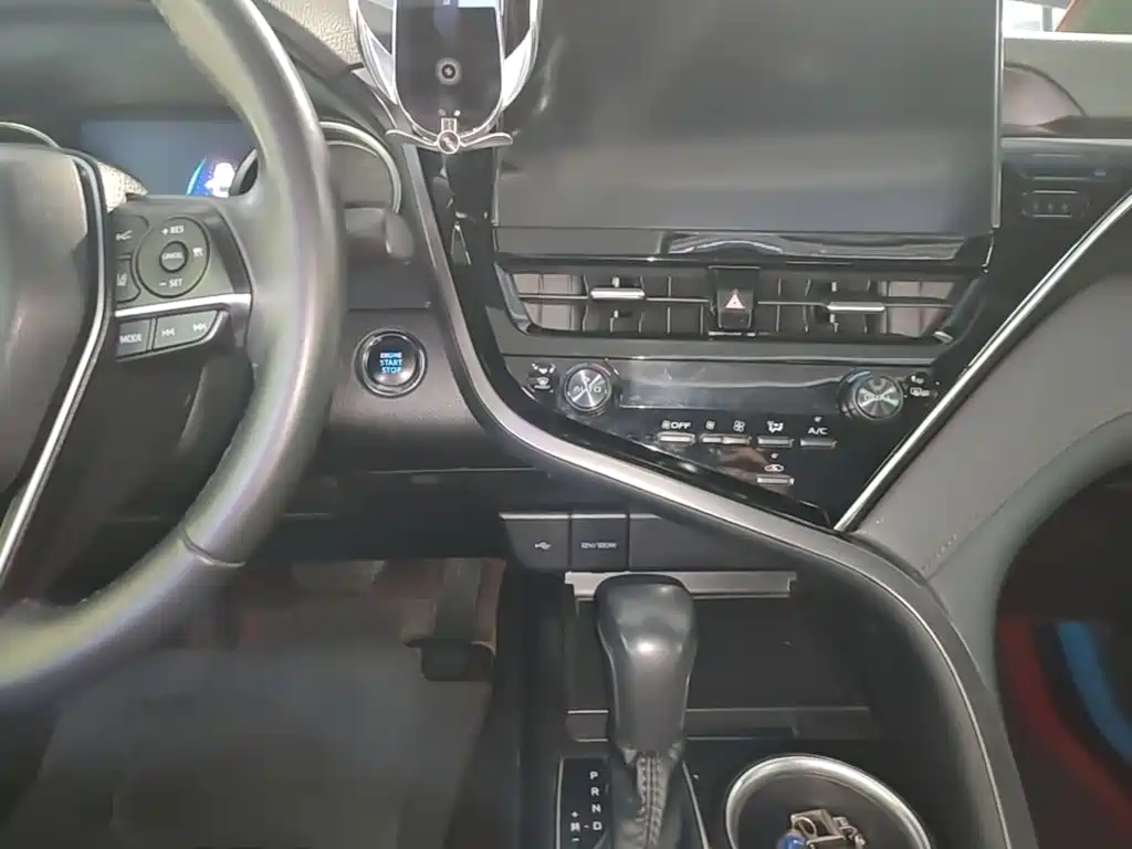 Toyota Camry — миниатюра 10