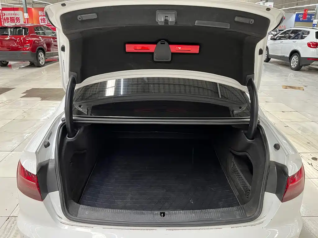 Audi A4L — миниатюра 13