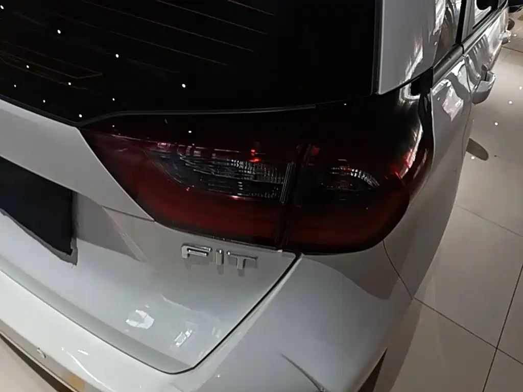 Honda Fit — миниатюра 8