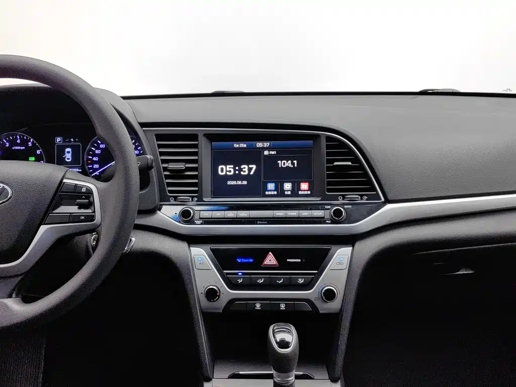 Hyundai Elantra — миниатюра 12