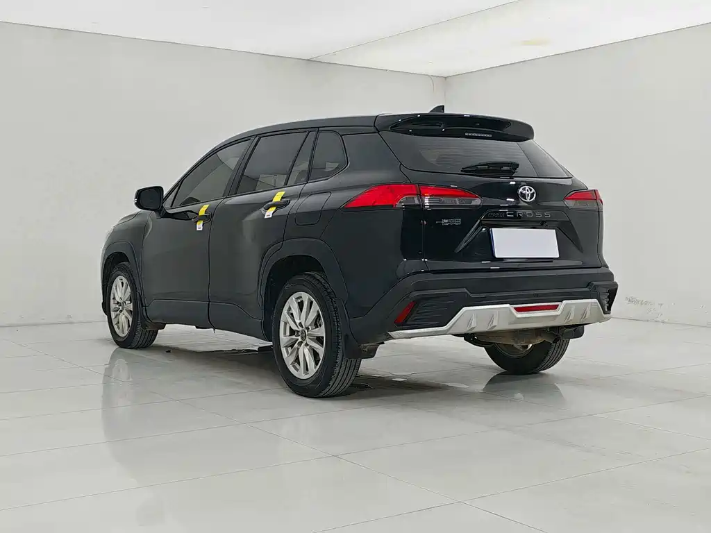 Toyota Corolla Cross — миниатюра 13