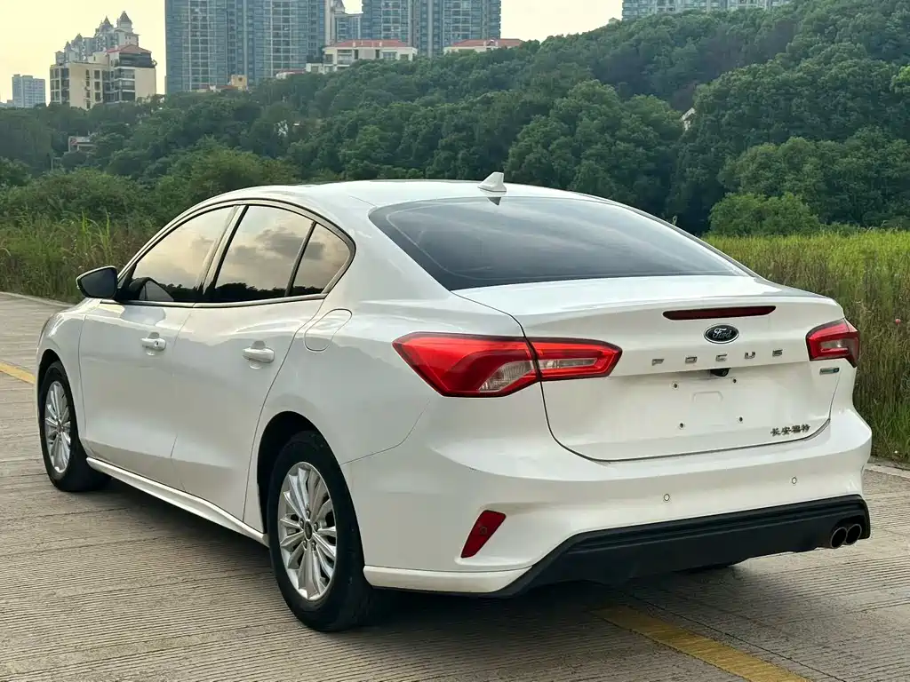 Ford Focus — миниатюра 7