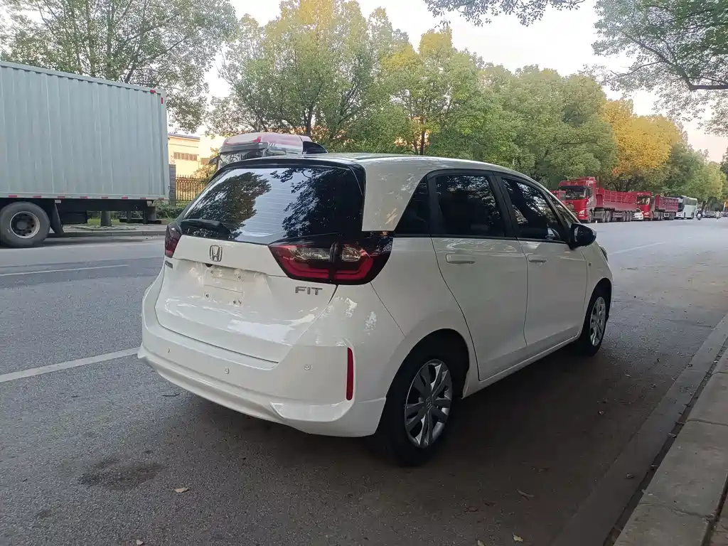 Honda Fit — миниатюра 9