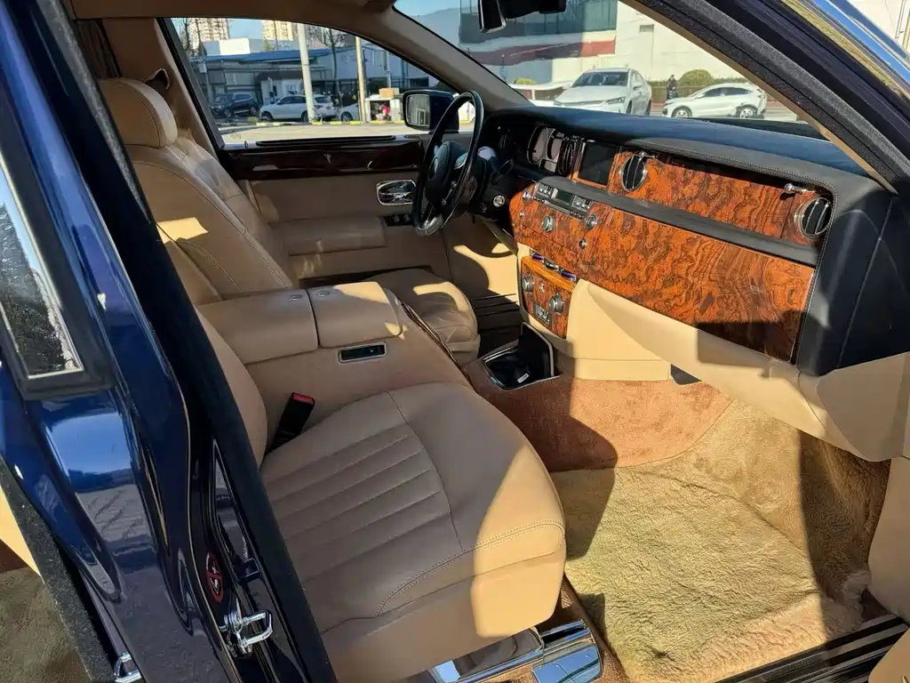 Rolls-Royce Phantom — миниатюра 4