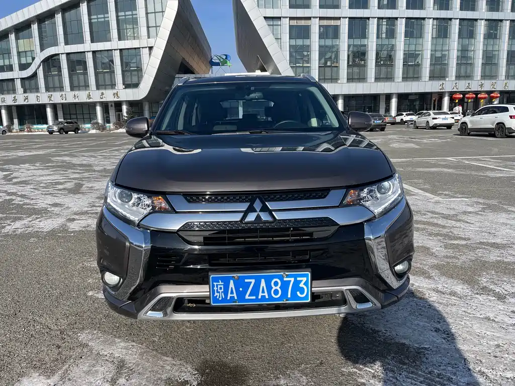 MITSUBISHI OUTLANDER