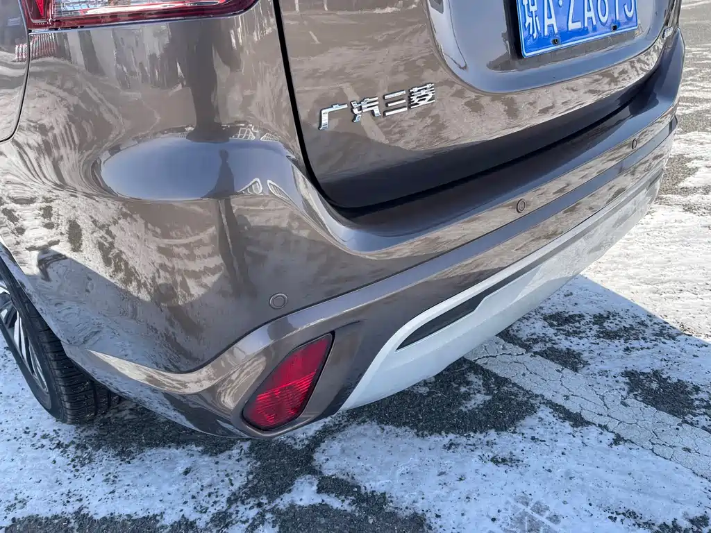 MITSUBISHI OUTLANDER