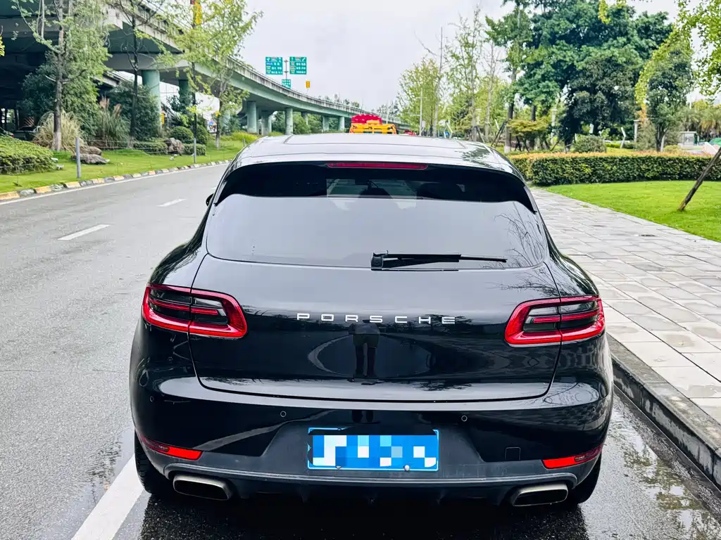 Porsche Macan — миниатюра 8