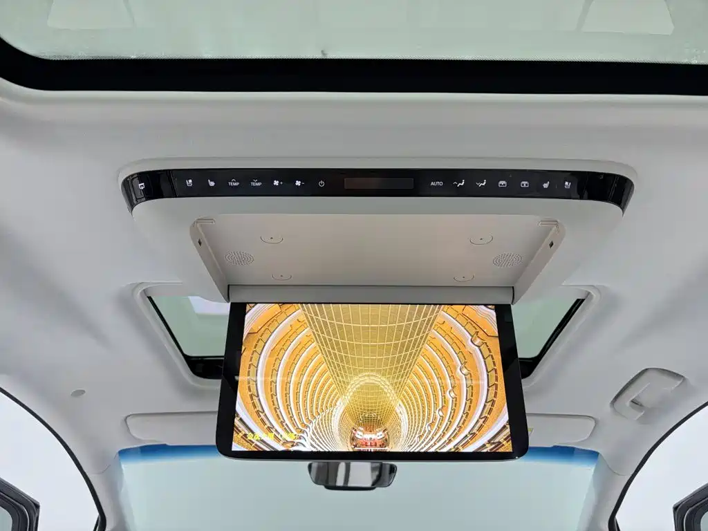 Buick GL8 Hybrid — миниатюра 23
