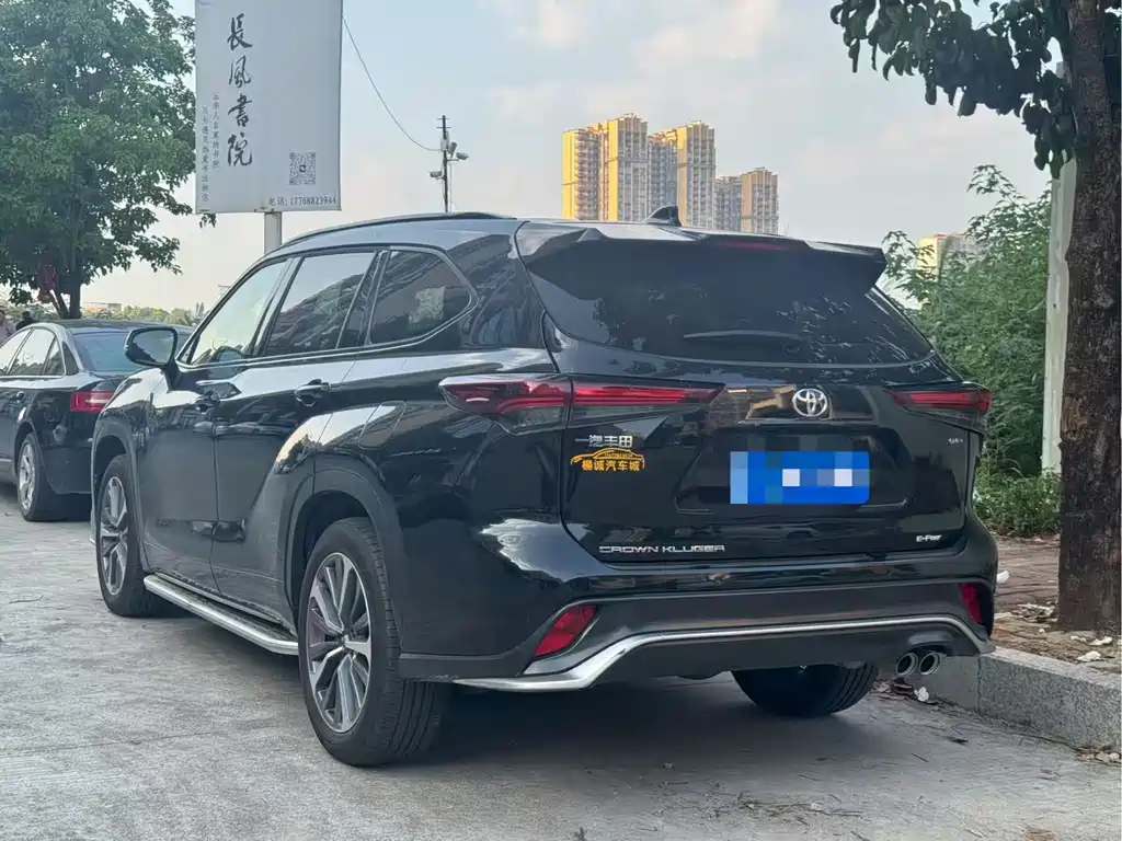 Toyota Crown Kluger — миниатюра 5