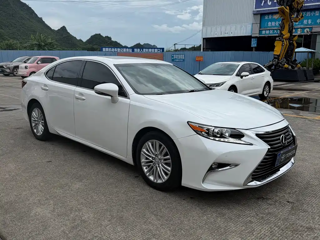 Lexus ES — миниатюра 2