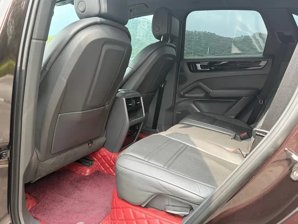 Porsche Cayenne — миниатюра 12