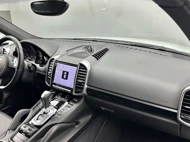 Porsche Cayenne — миниатюра 15