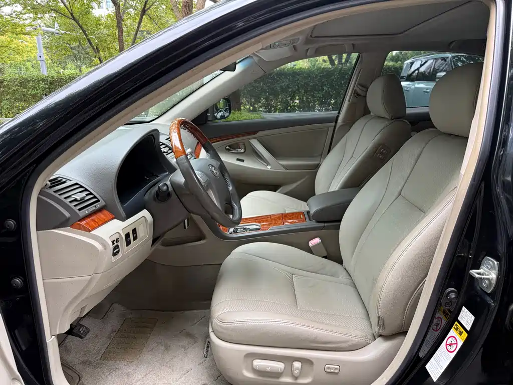 Toyota Camry — миниатюра 8