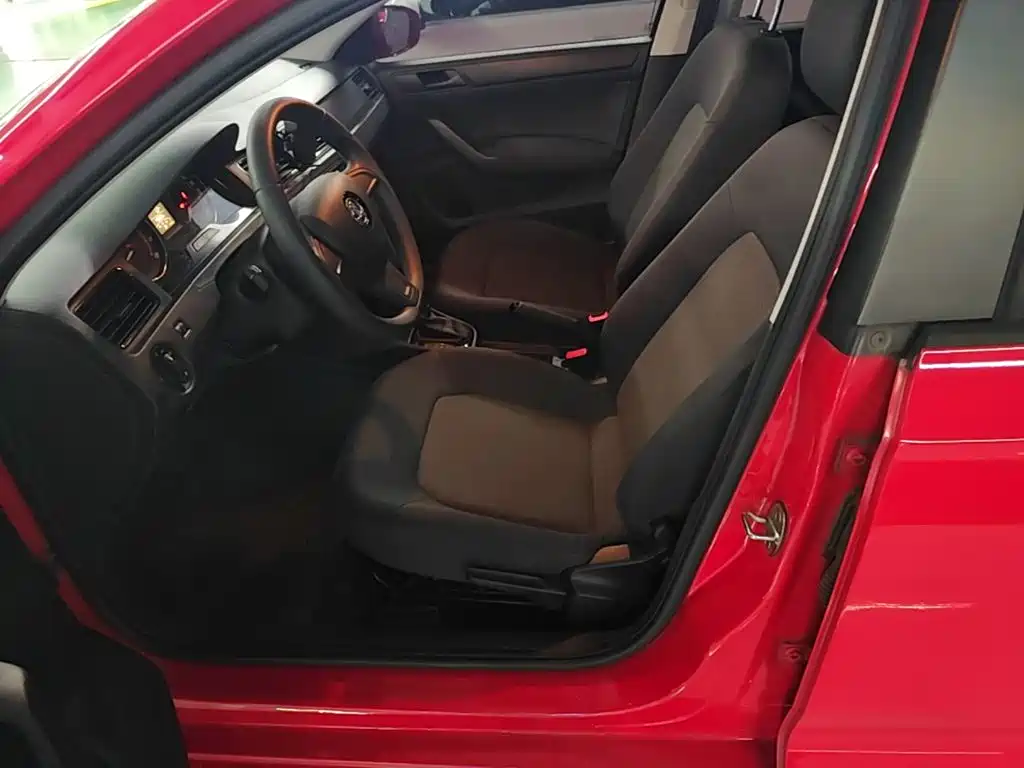 Skoda Rapid Spaceback — миниатюра 15