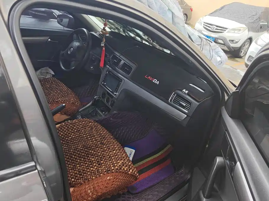 Volkswagen Lavida — миниатюра 8