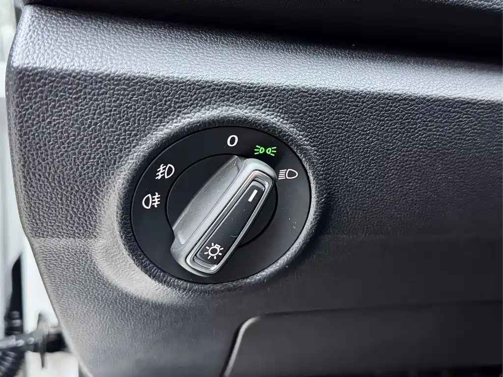 VOLKSWAGEN T ROC EXPLORING SONGS