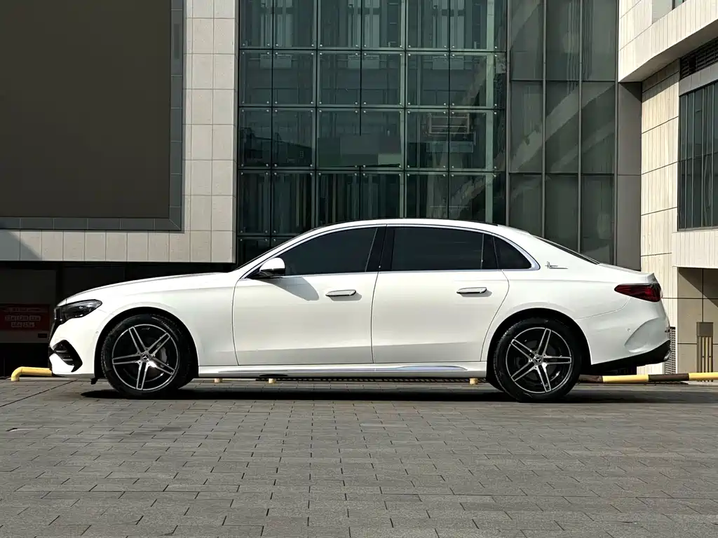 Mercedes-Benz E-Class — миниатюра 18