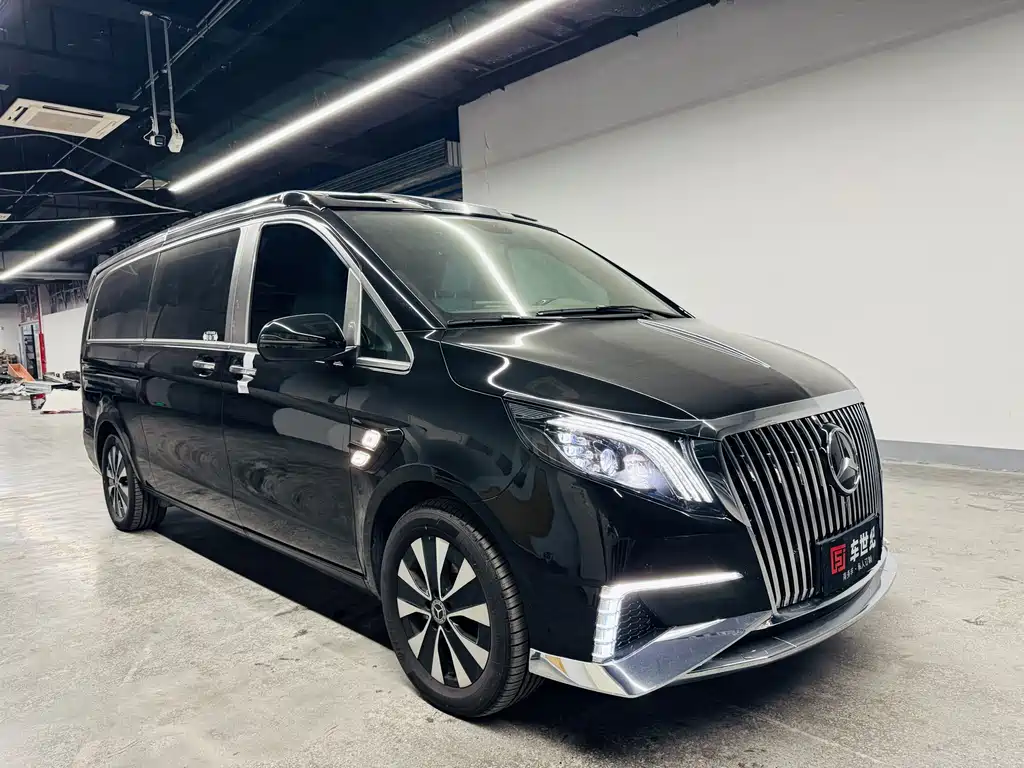 Mercedes-Benz Vito 2023 2.0T 7 мест