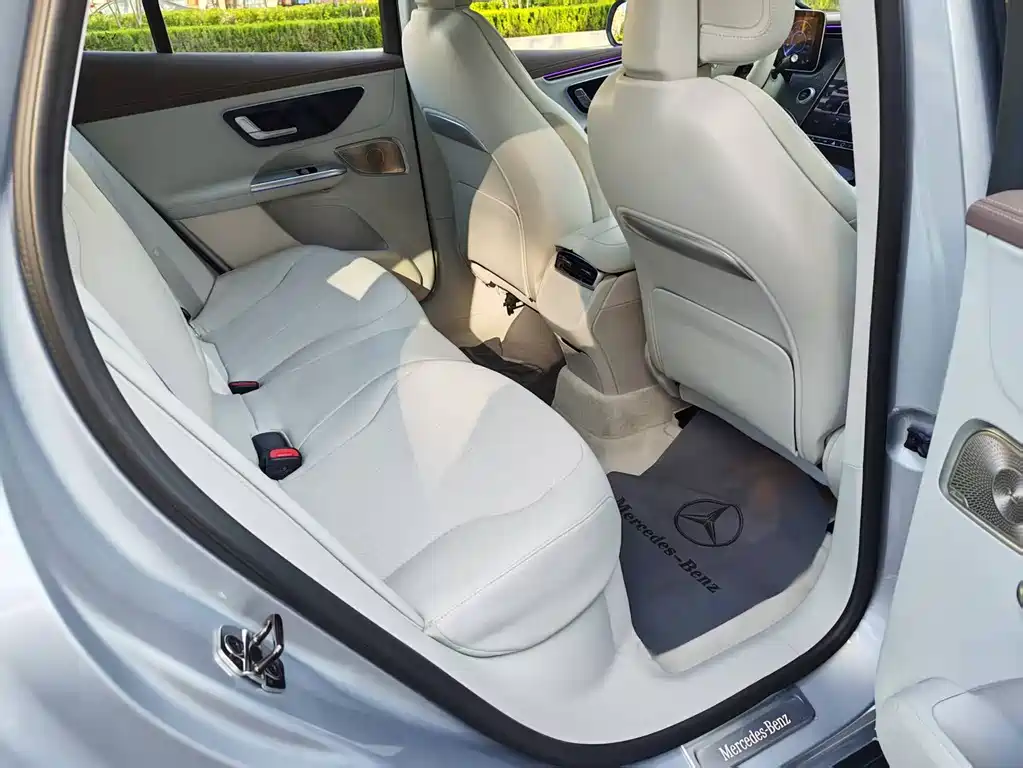 Mercedes-Benz EQE SUV — миниатюра 7