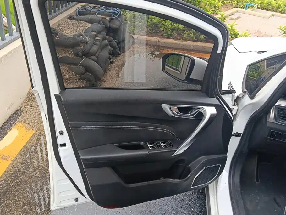 Geely Vision X3 — миниатюра 7