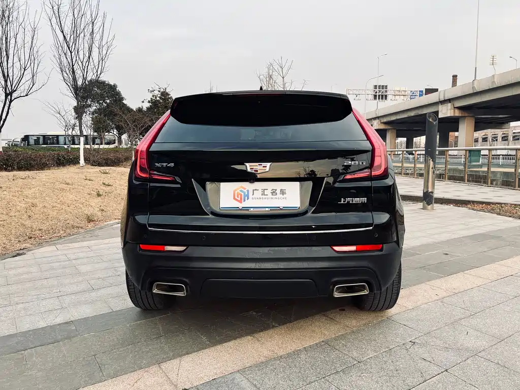CADILLAC XT4