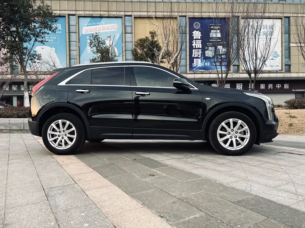 CADILLAC XT4