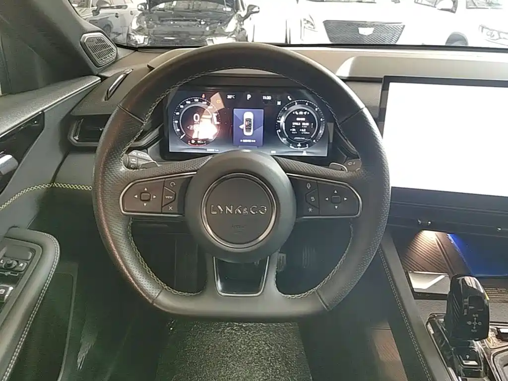 Lynk & Co 03 — миниатюра 11
