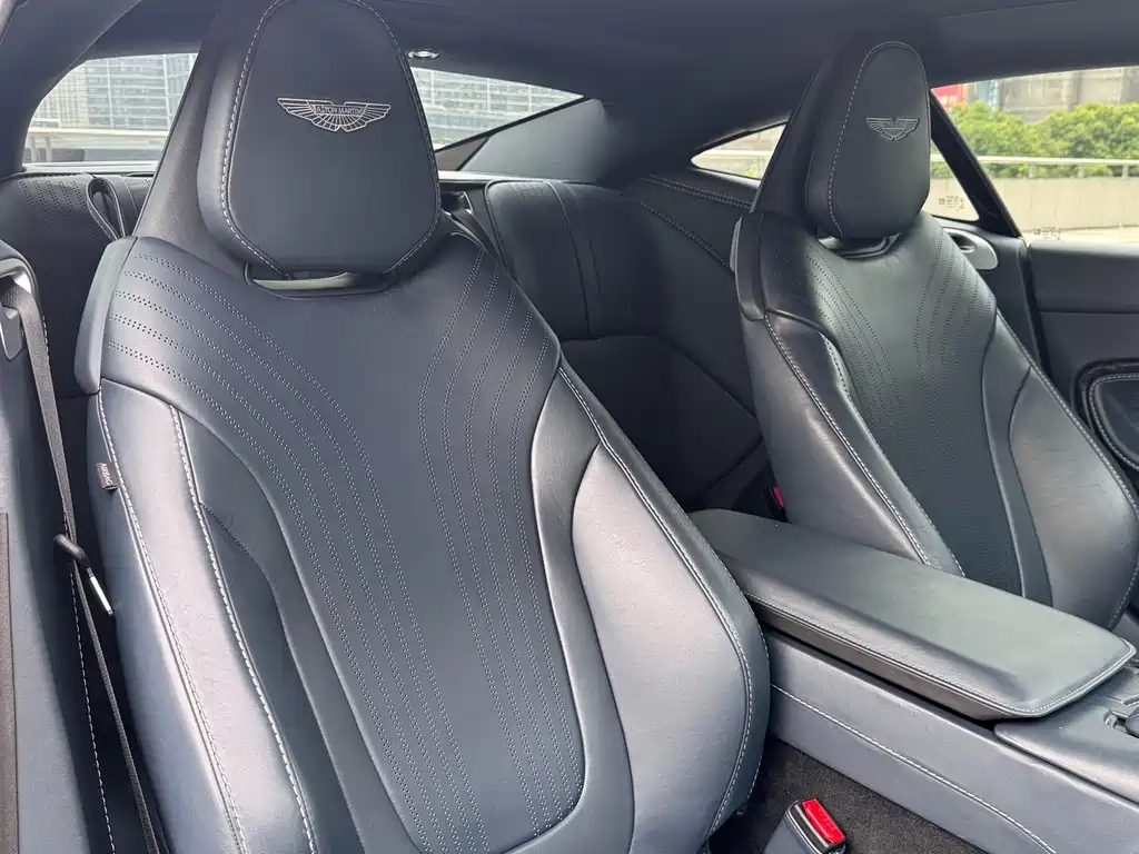 Aston Martin DB11 — миниатюра 14