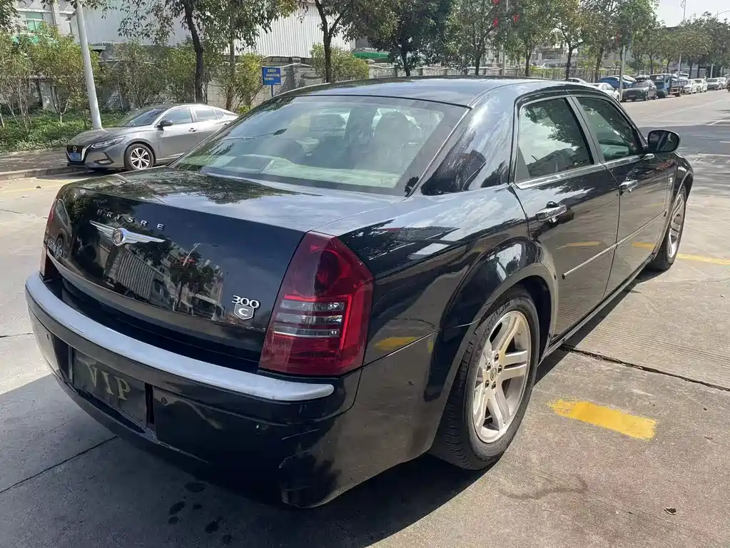 Chrysler 300C — миниатюра 5