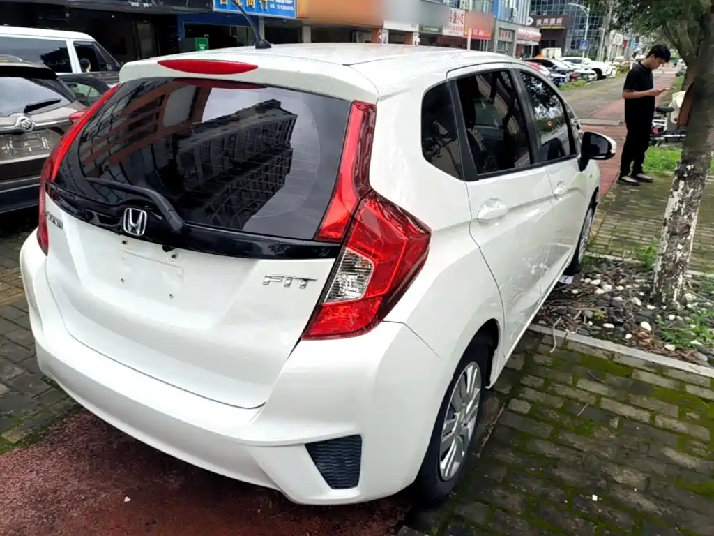 Honda Fit — миниатюра 7